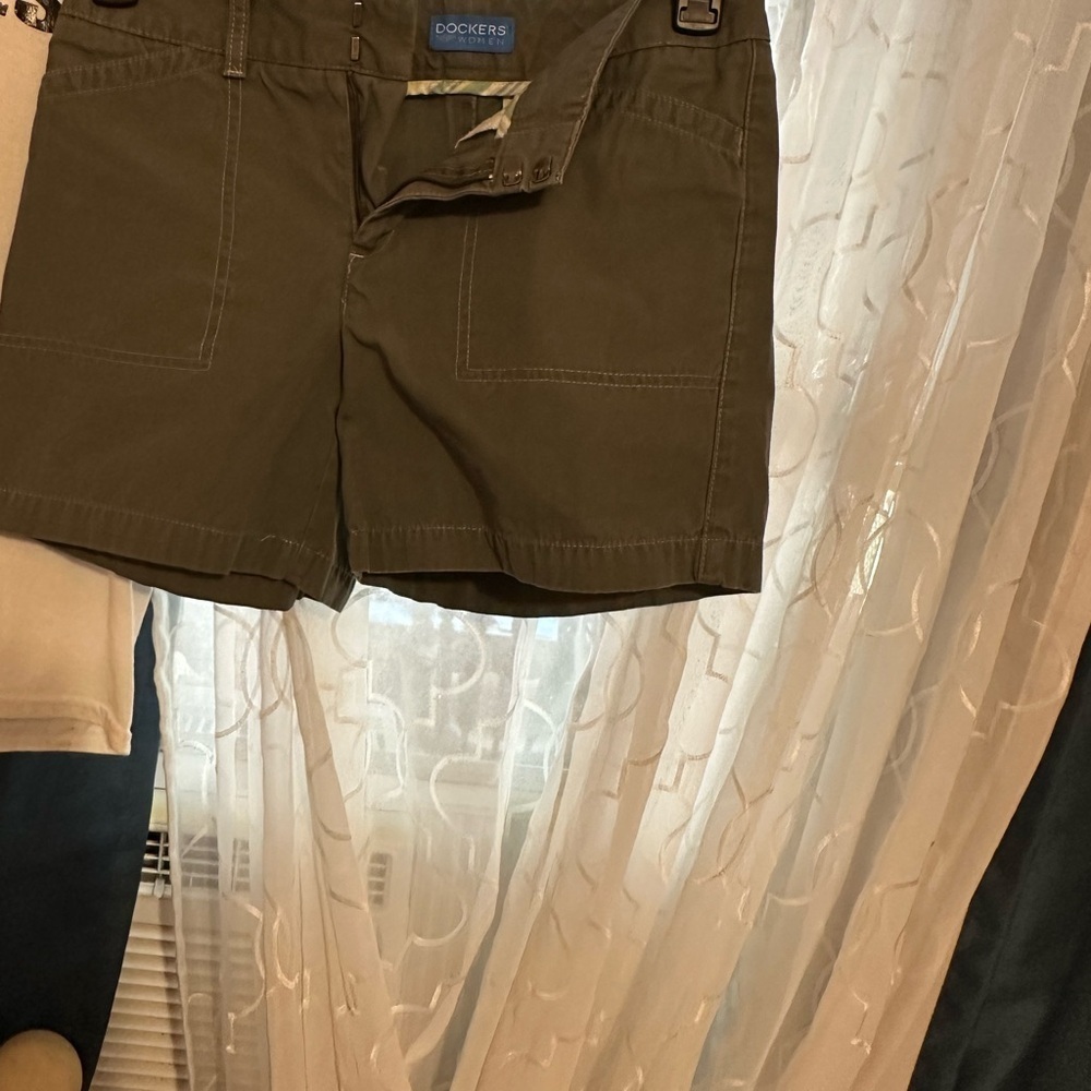 Dockers Women's Army Green Shorts 100% cotton - Picture 5 of 10